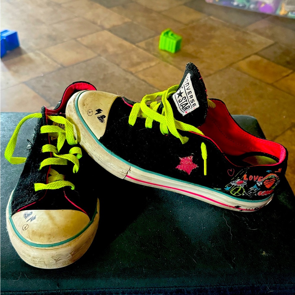 Funky Converse Sneakers! Good condition size 4 US